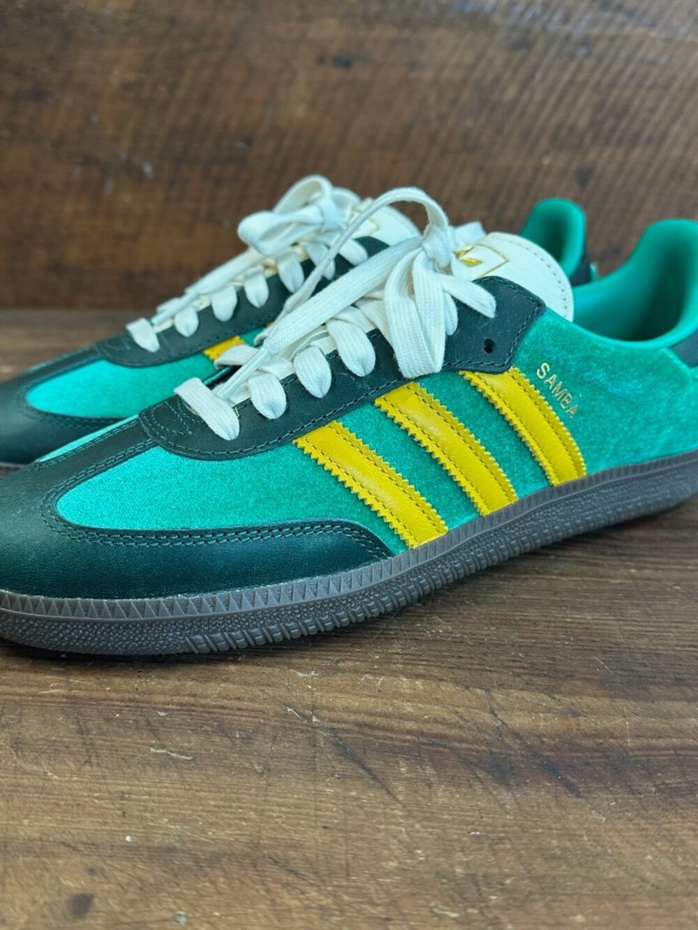 NWT adidas Originals Women's Samba OG Green Preloved Yellow Velvet Women's 7.5